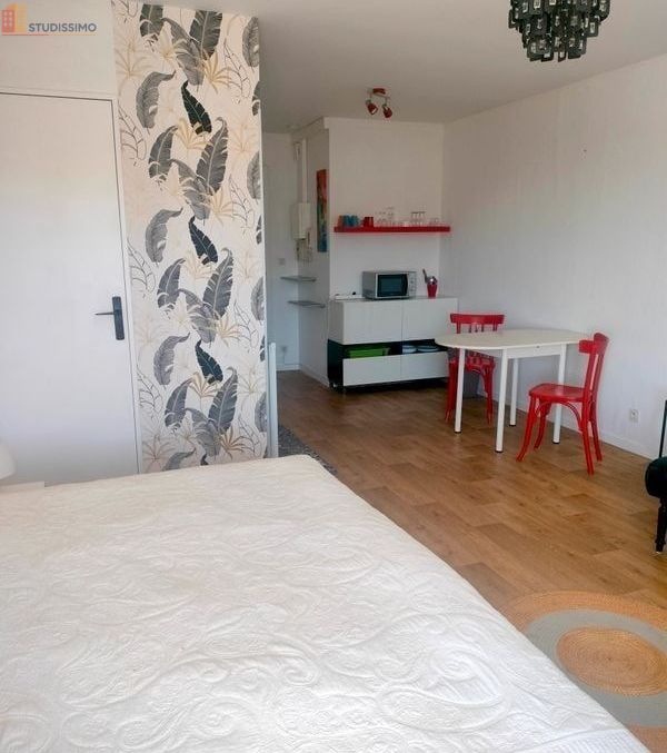 Studio meublé 27m² Niort - Balcon, parking - Photo 3