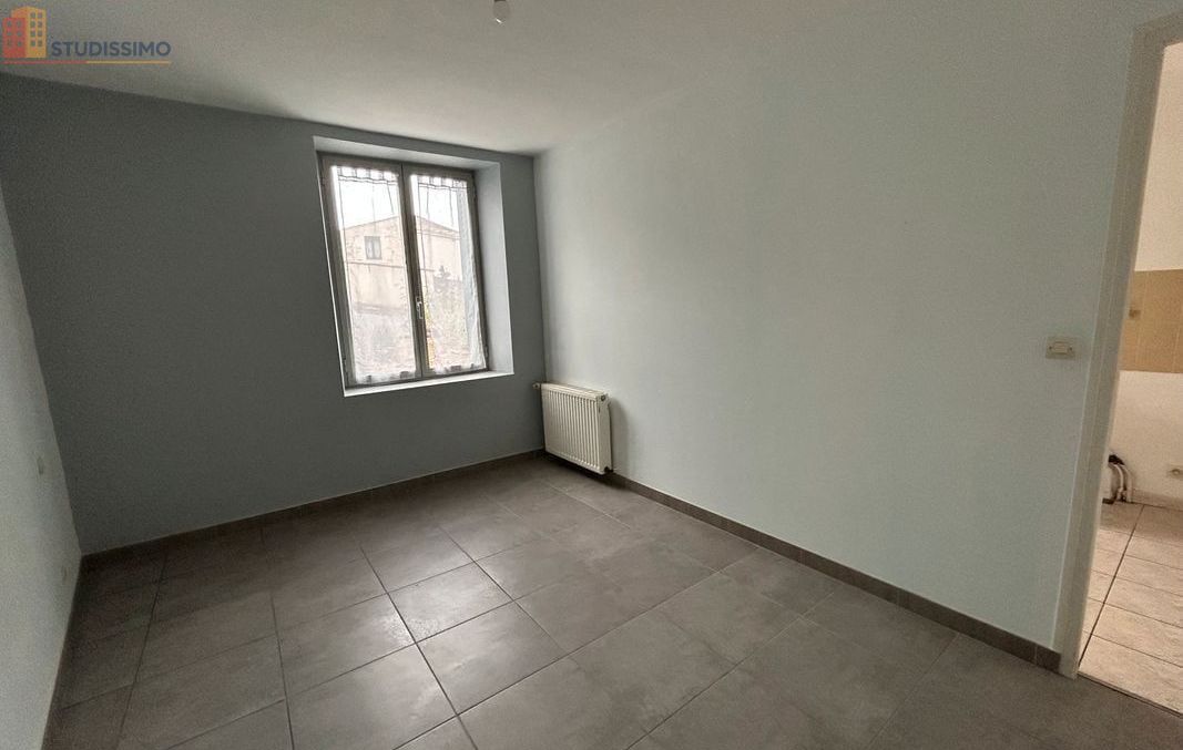 Studio 54m² Thouars 79100 - Photo 1