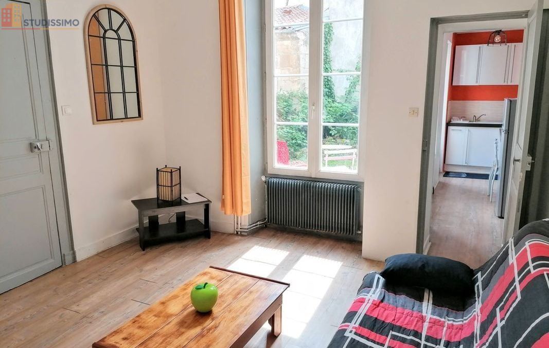Studio meublé 26m² Niort - Jardin, face UCO - Photo 7