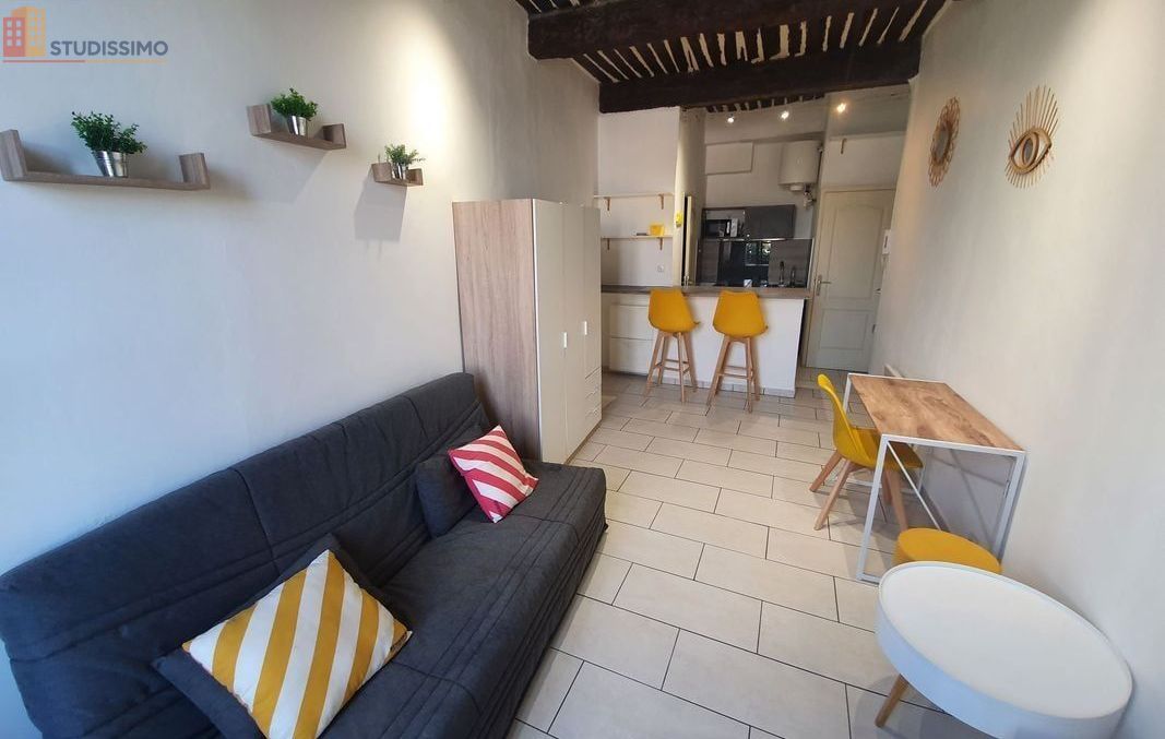 Studio meublé 22m² Toulon 83000 - Vue dégagée, proche port - Photo 2