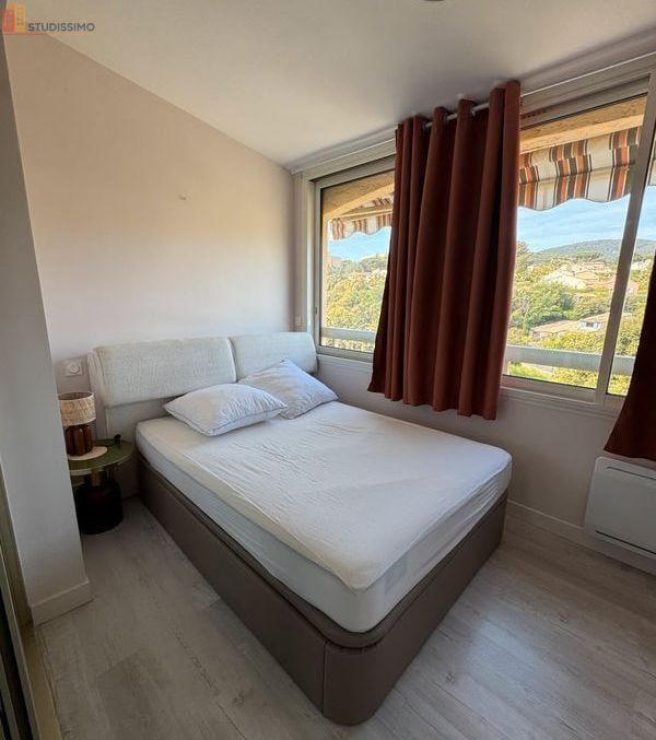 Studio meublé 21m² Sainte-Maxime - Bon état, dernier étage - Photo 9