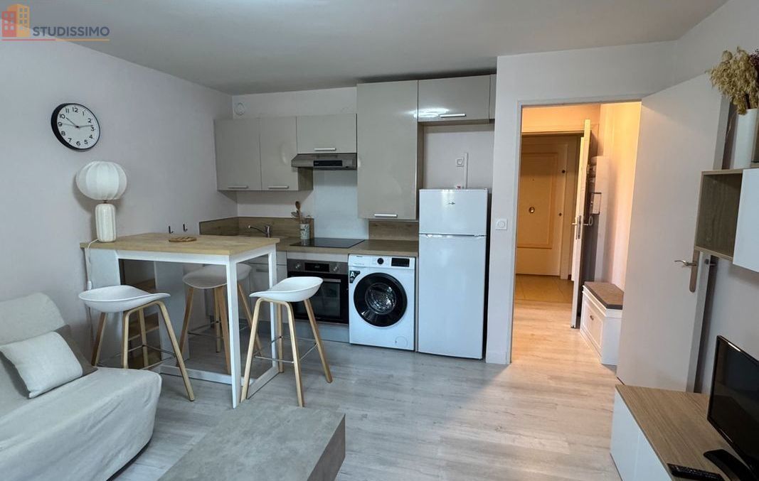 Studio meublé 21m² Sainte-Maxime - Bon état, dernier étage - Photo 3