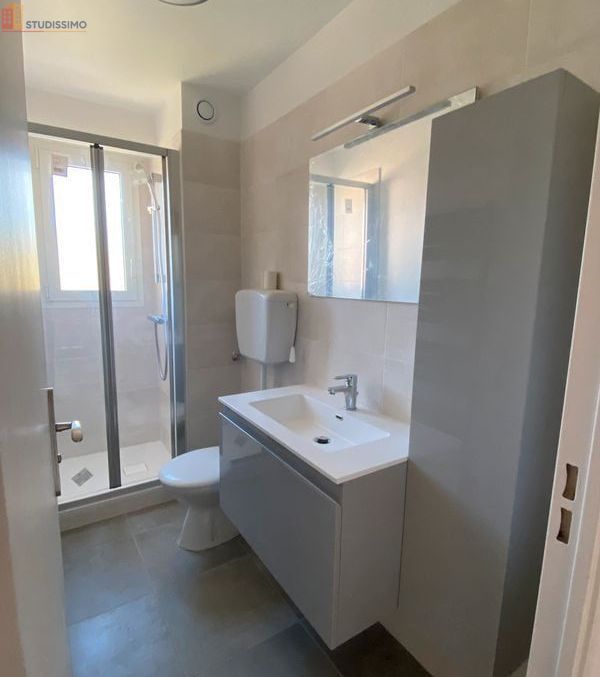 Studio meublé 21m² Sainte-Maxime - Bon état, dernier étage - Photo 2