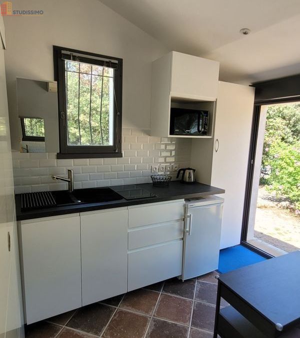 Studio meublé 10m² Saint-Maximin-la-Sainte-Baume - Meublé, parking sécurisé - Photo 4