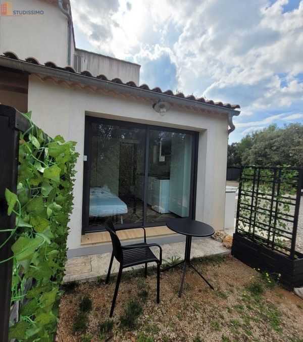 Studio meublé 10m² Saint-Maximin-la-Sainte-Baume - Meublé, parking sécurisé - Photo 2