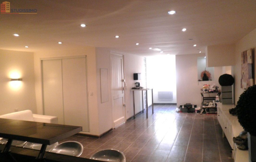 Studio 42m² Fréjus centre historique - Esprit loft, lumineux - Photo 2