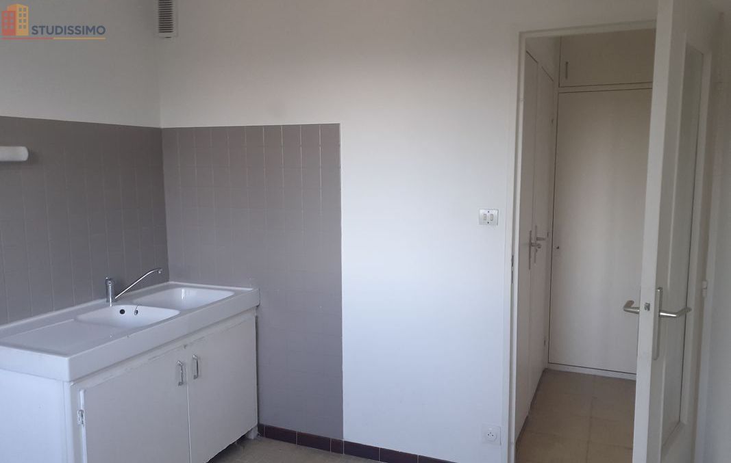Studio 29m² La Seyne-sur-Mer - Cave, lumineux - Photo 3