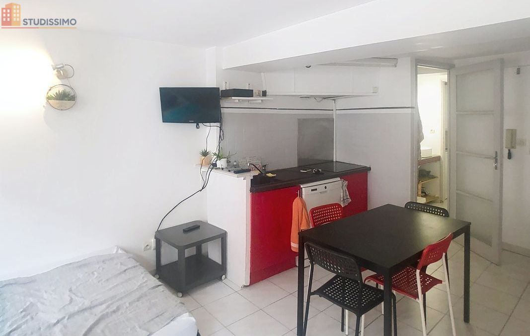 Studio 30m² Avignon centre - Meublé, dernier étage - Photo 10