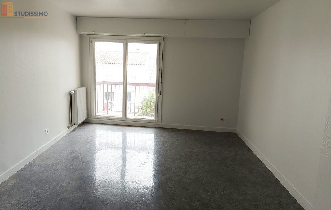 Studio 40m² La Roche-sur-Yon - Lumineux, 3ème étage - Photo 11