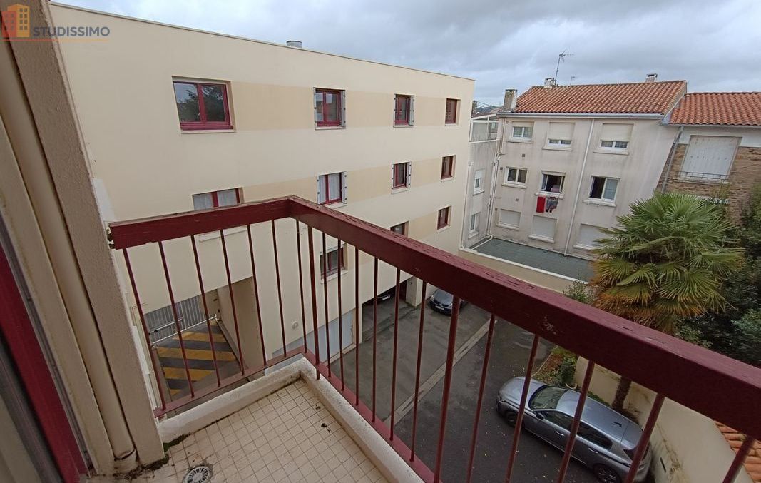 Studio 40m² La Roche-sur-Yon - Lumineux, 3ème étage - Photo 9