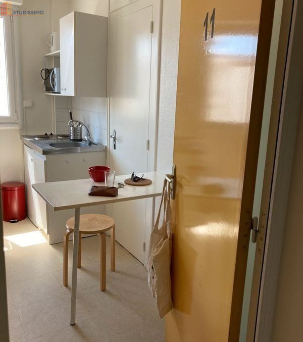 Studio meublé 12m² La Roche-sur-Yon centre - Plein centre - Photo 2