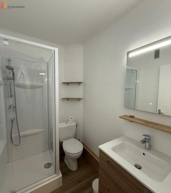 Studio meublé 25m² La Roche-sur-Yon - Rénové, dernier étage - Photo 7