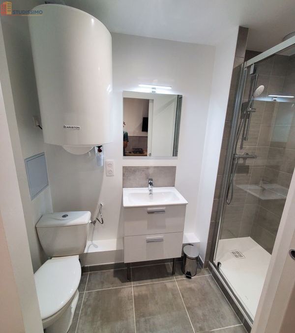 Studio meublé 21m² La Roche-sur-Yon - Meublé, 1er étage - Photo 3