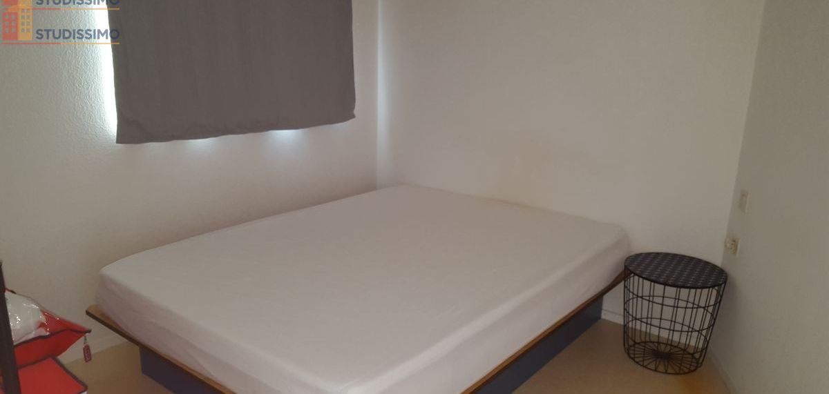 Studio meublé 25m² Chasseneuil-du-Poitou - Coin chambre, 3e étage - Photo 8