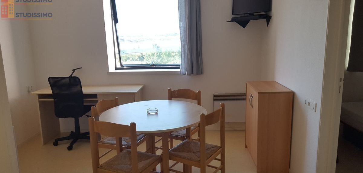 Studio meublé 25m² Chasseneuil-du-Poitou - Coin chambre, 3e étage - Photo 5