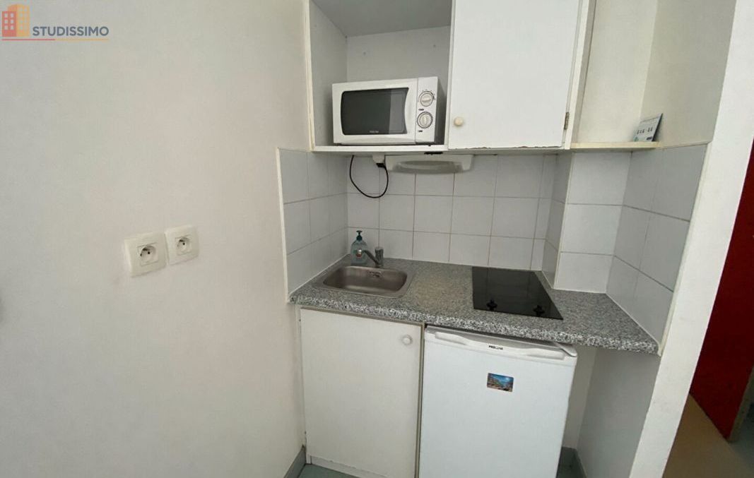 Studio meublé 24m² Poitiers - Lumineux, 2e étage - Photo 2
