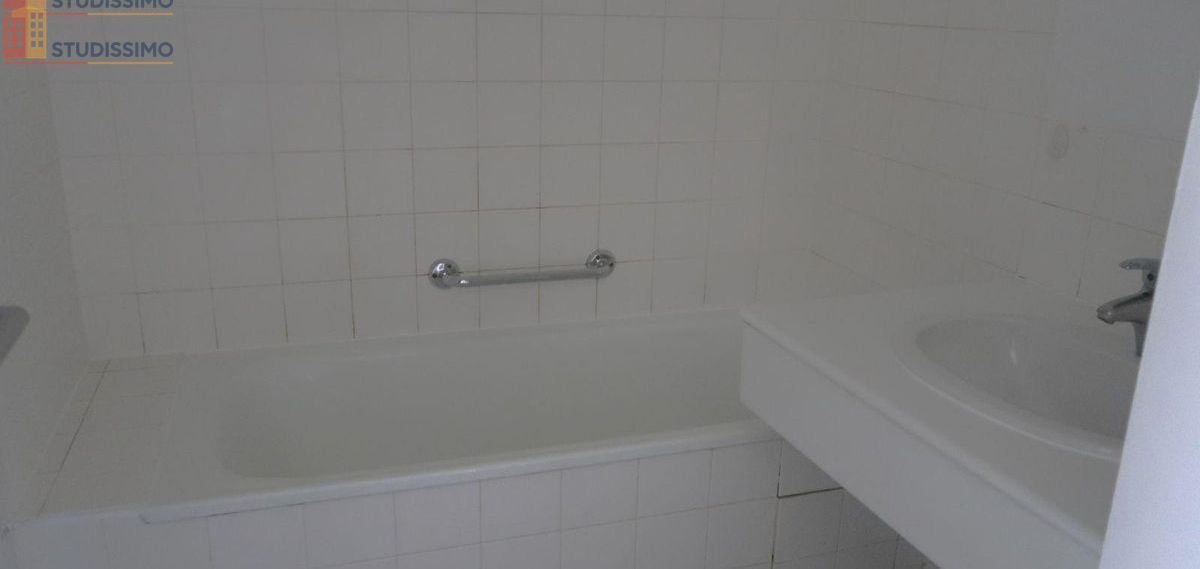 Studio 34m² Scorbé-Clairvaux - 1 pièce, lumineux - Photo 2