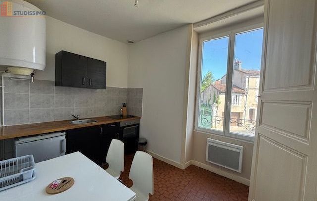 Studio meublé 33m² Montmorillon - Meublé, DPE D - Photo 2