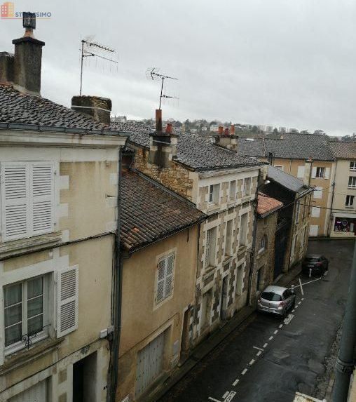 Studio meublé 18m² Poitiers - Mezzanine, proche place de l'hôtel de ville - Photo 1