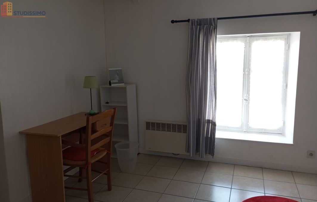 Studio meublé 26m² Poitiers - Place de parking, lumineux - Photo 1
