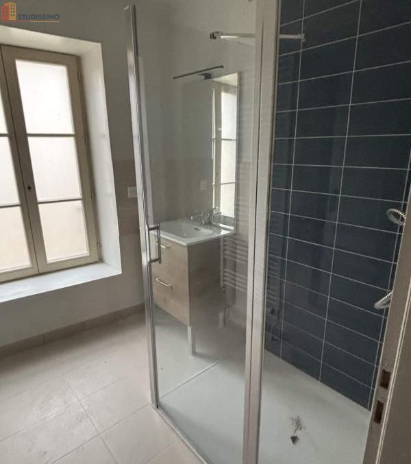 Studio 28m² Saint-Florentin - Aucun caractère mentionné - Photo 2