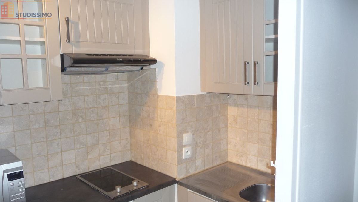 Studio meublé 30m² Sens 89100 - Balcon, parking, vue jardin - Photo 1