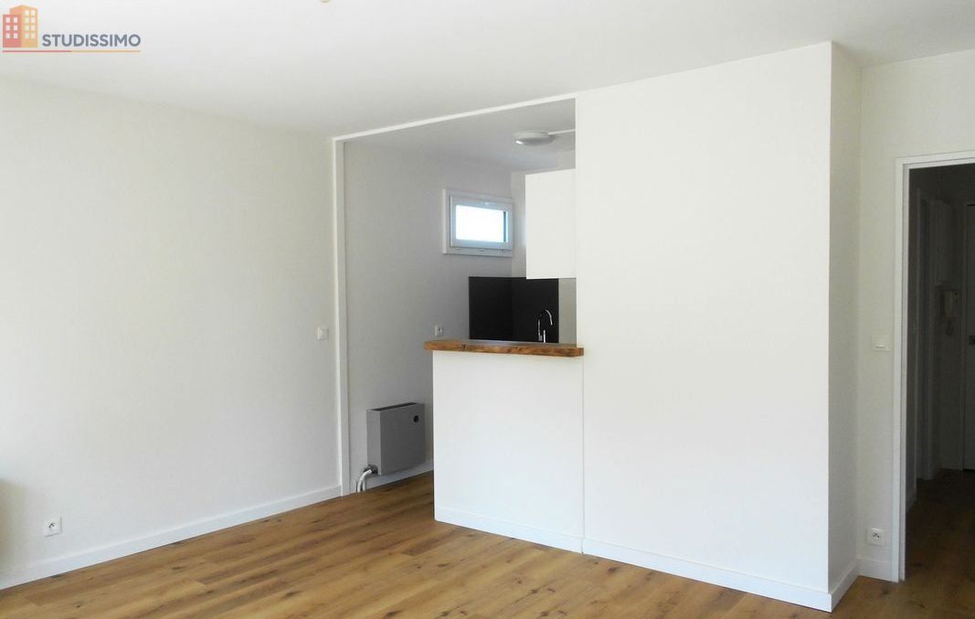Studio 30m² Sens 89100 - Garage, cave - Photo 7