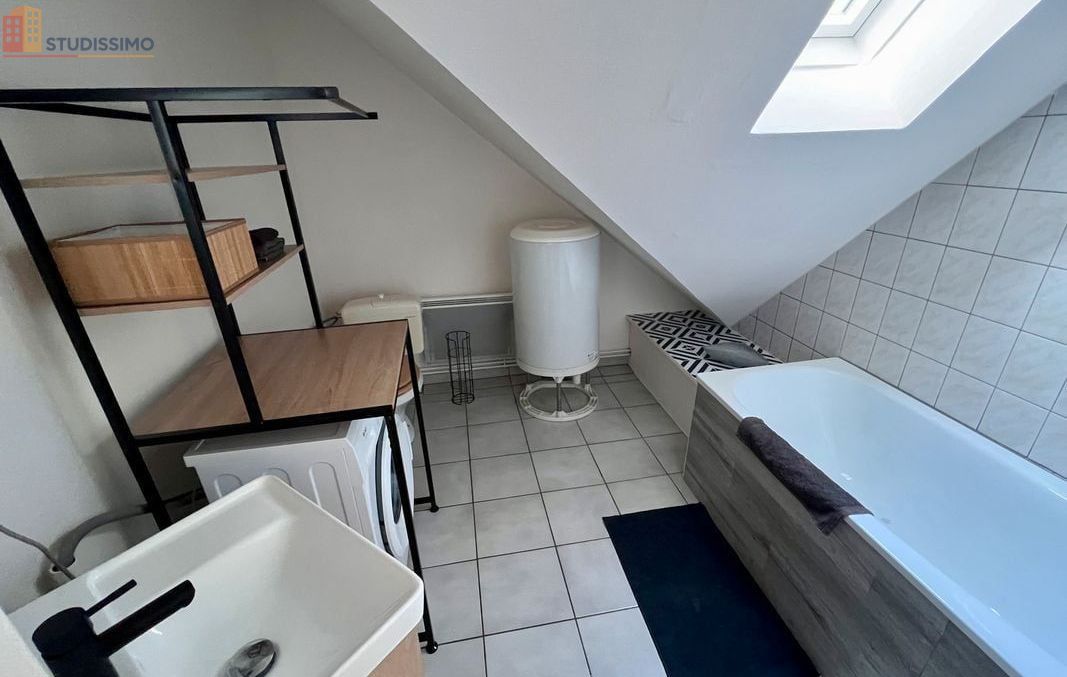 Studio meublé 24m² Belfort - Rénové, parking privatif - Photo 2