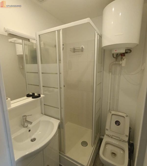 Studio meublé 11m² Neuilly-sur-Seine - Dernier étage, calme - Photo 2