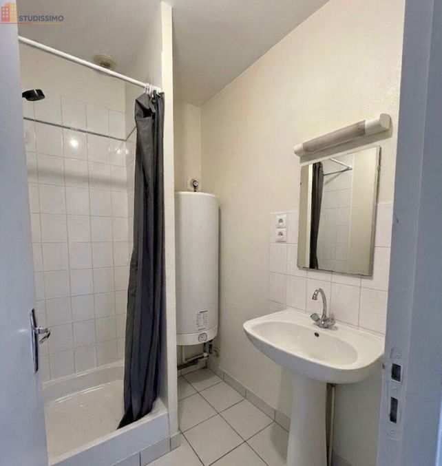 Studio 26m² Poitiers - Dernier étage, DPE D - Photo 3