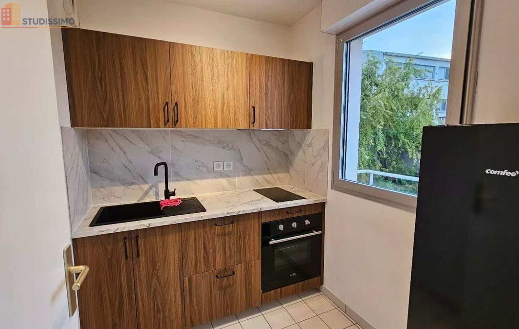 Studio meublé 31m² Issy-les-Moulineaux 92130 - Refait à neuf, balcon - Photo 1