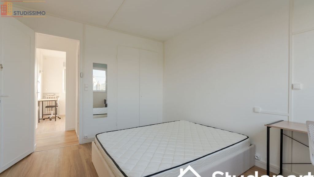 Studio 74m² La Courneuve - Meublé, étage élevé - Photo 1