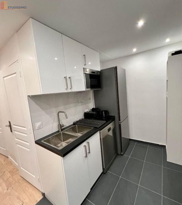 Studio meublé 9m² Cergy - Calme, en étage élevé - Photo 9